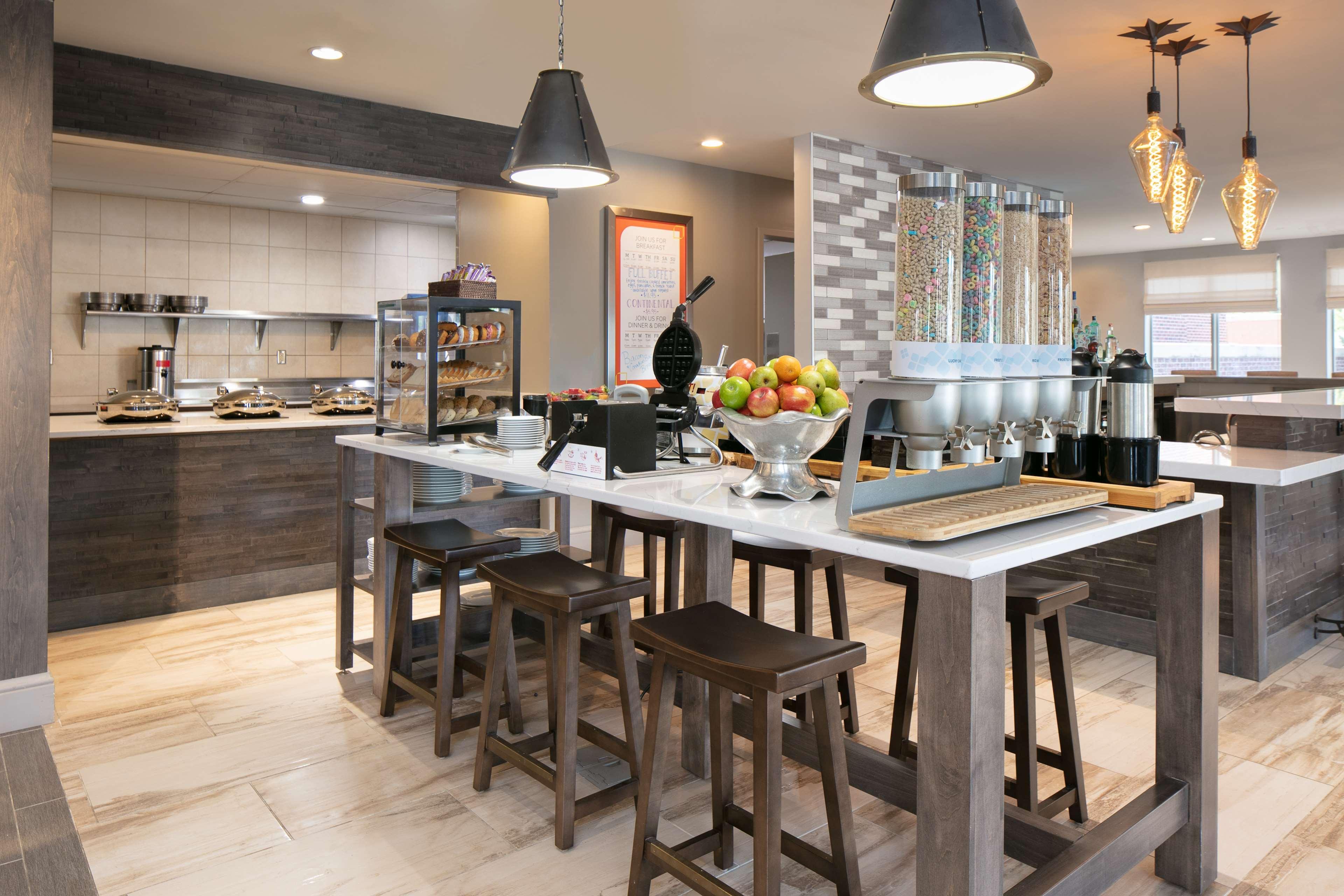 Hilton Garden Inn Omaha West Екстериор снимка