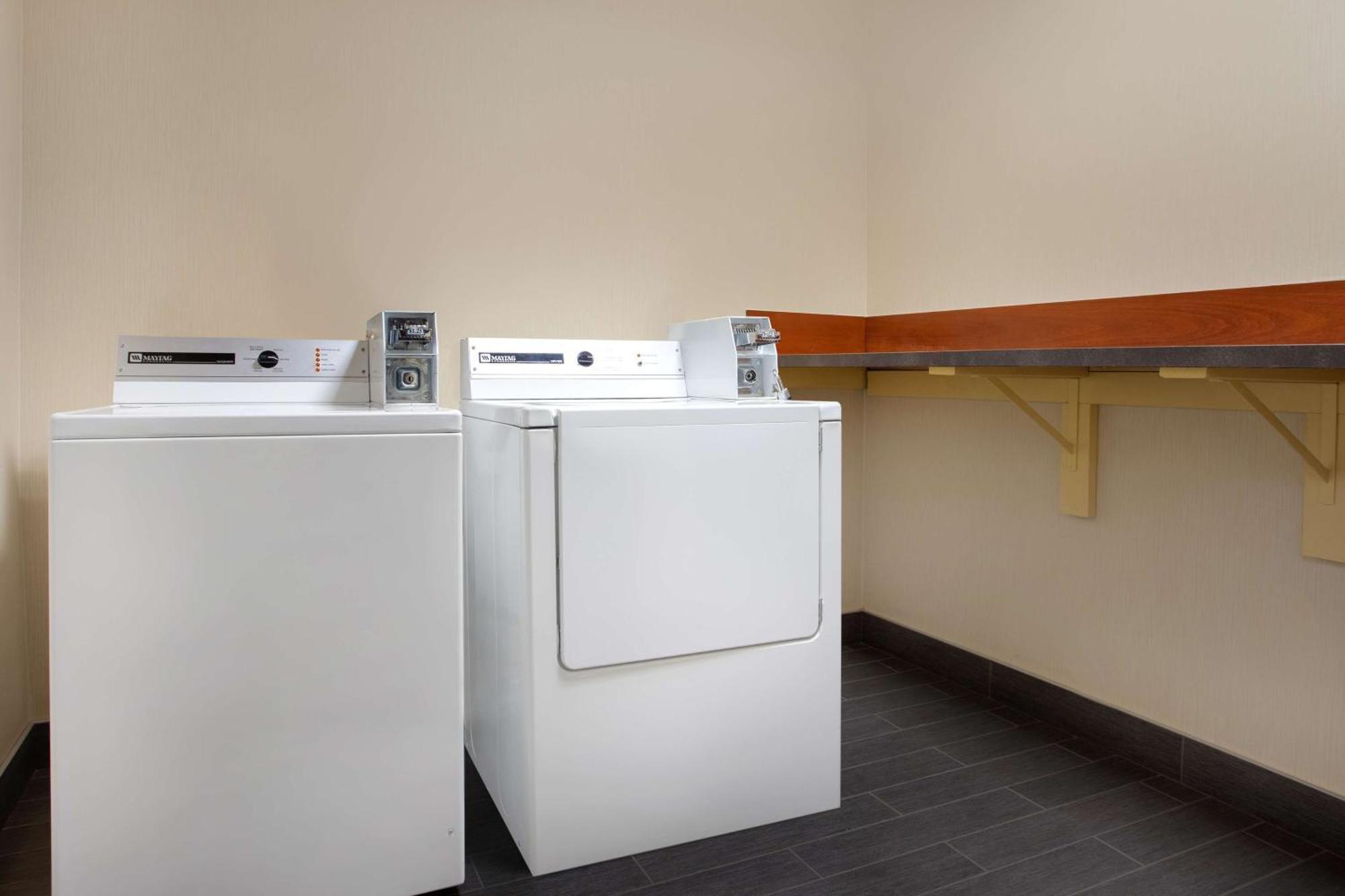 Hilton Garden Inn Omaha West Екстериор снимка